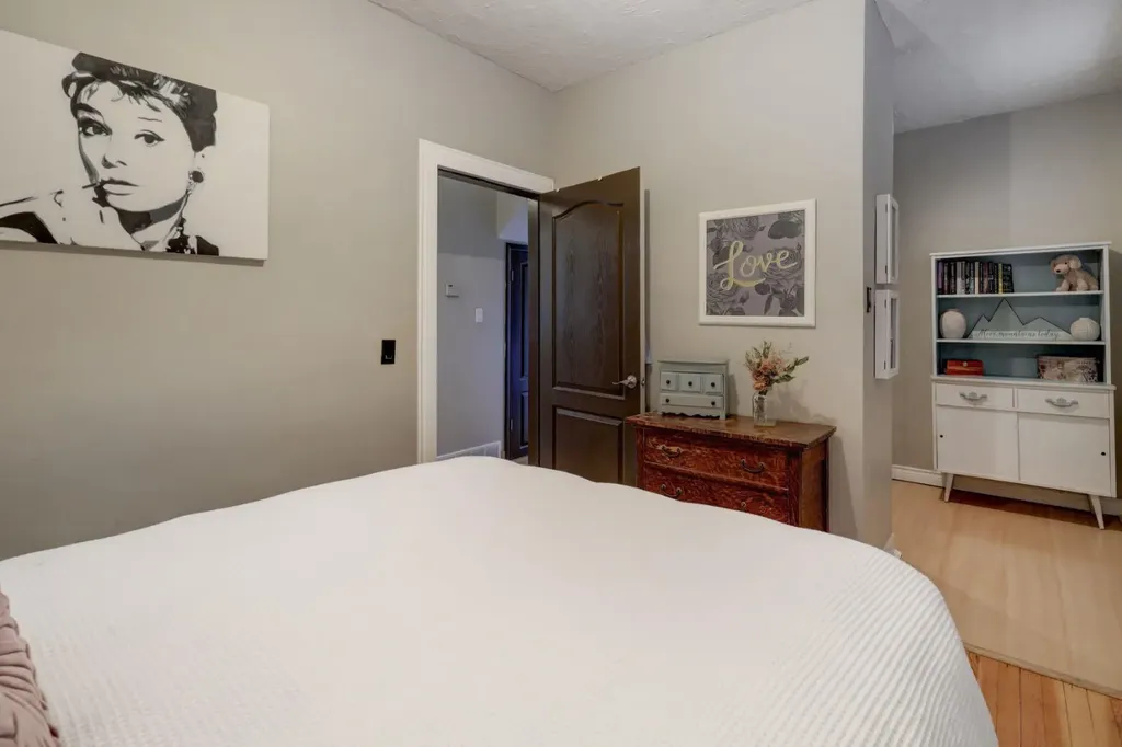 508 9 Street NE Calgary AB T2E 4K5