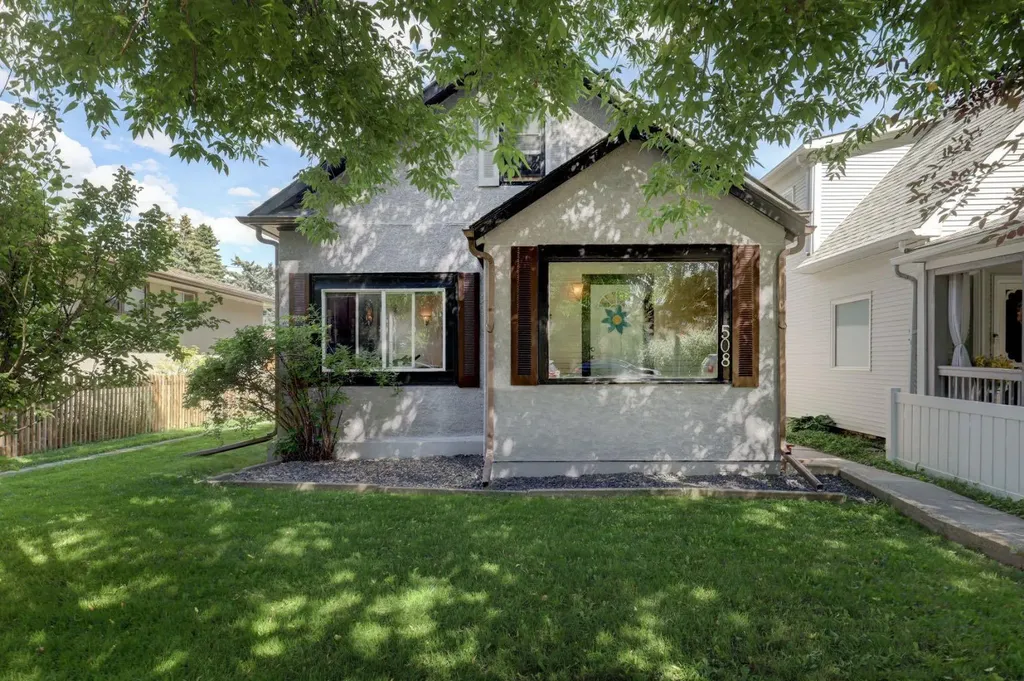 508 9 Street NE Calgary AB T2E 4K5