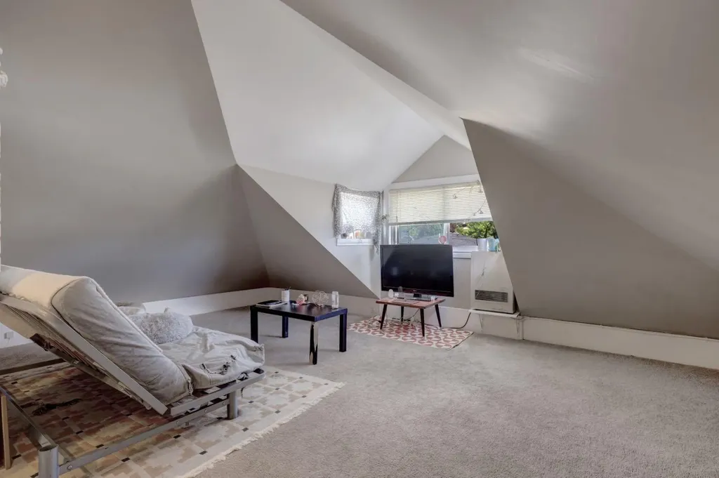 508 9 Street NE Calgary AB T2E 4K5
