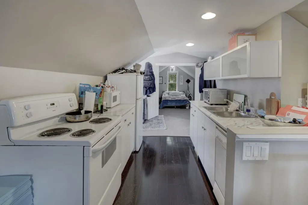 508 9 Street NE Calgary AB T2E 4K5