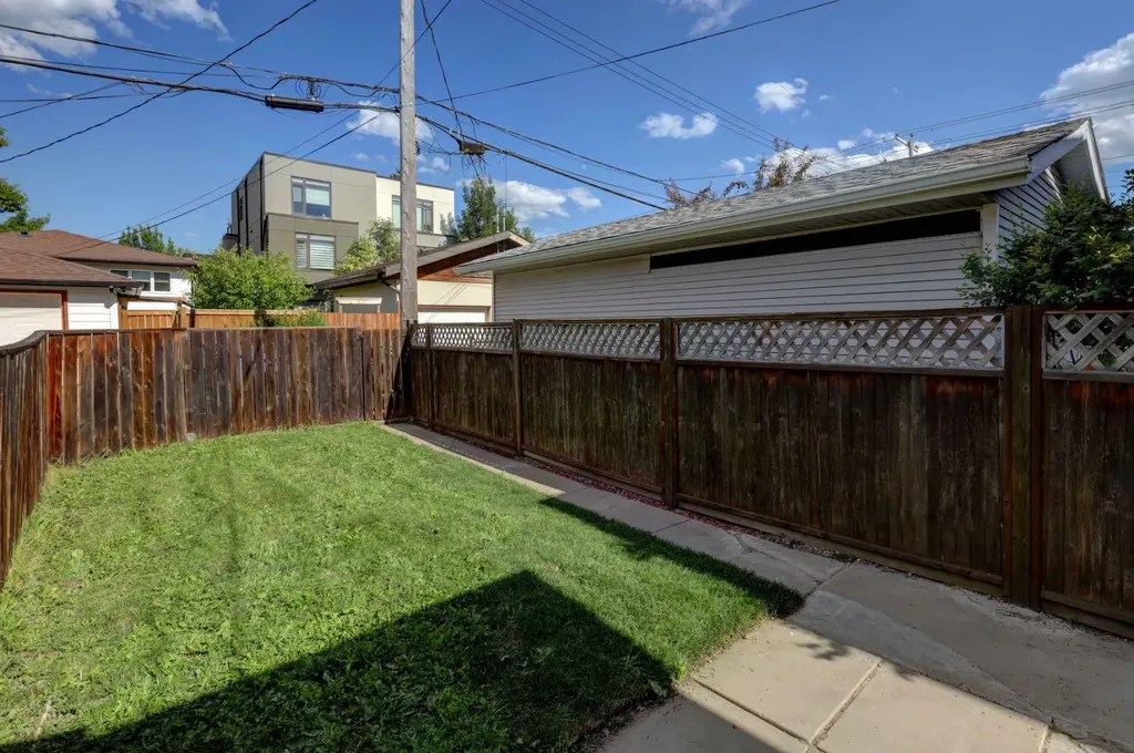 508 9 Street NE Calgary AB T2E 4K5