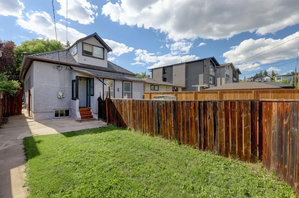 508 9 Street NE Calgary AB T2E 4K5