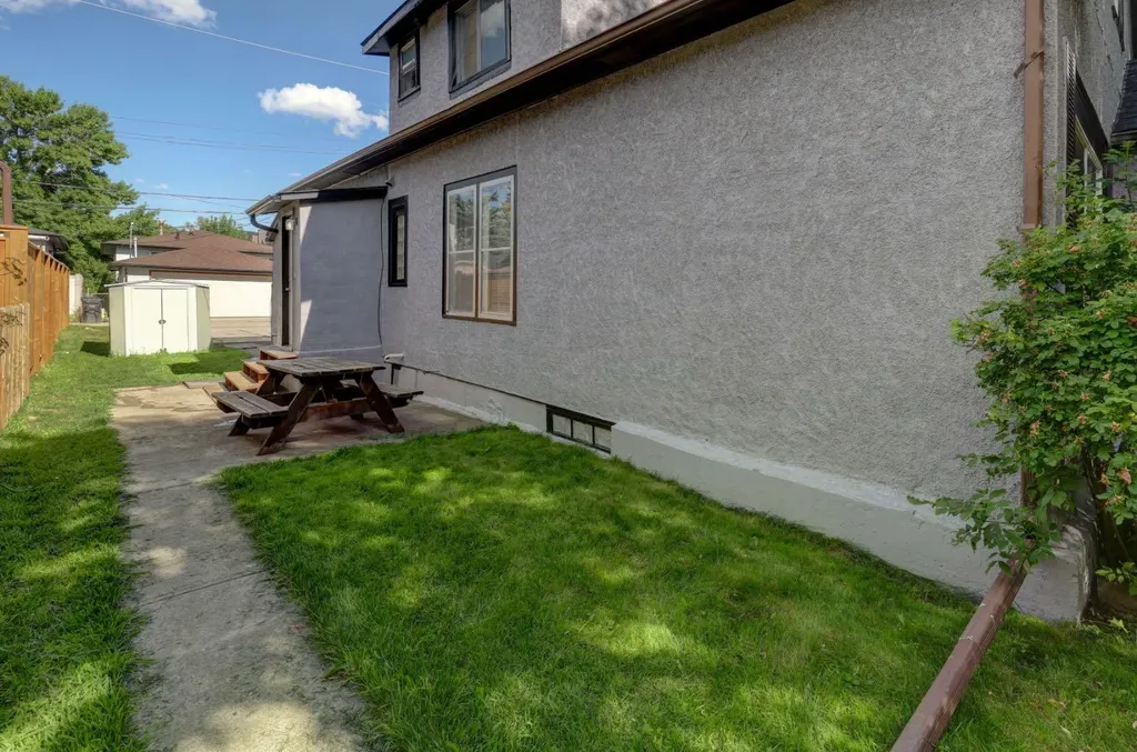 508 9 Street NE Calgary AB T2E 4K5