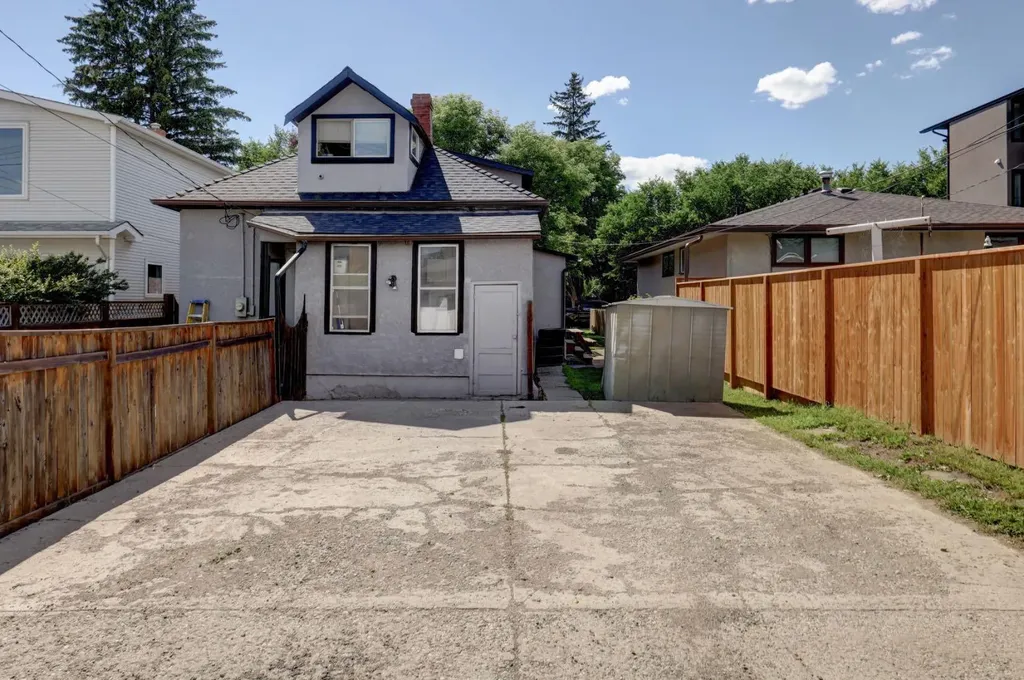 508 9 Street NE Calgary AB T2E 4K5