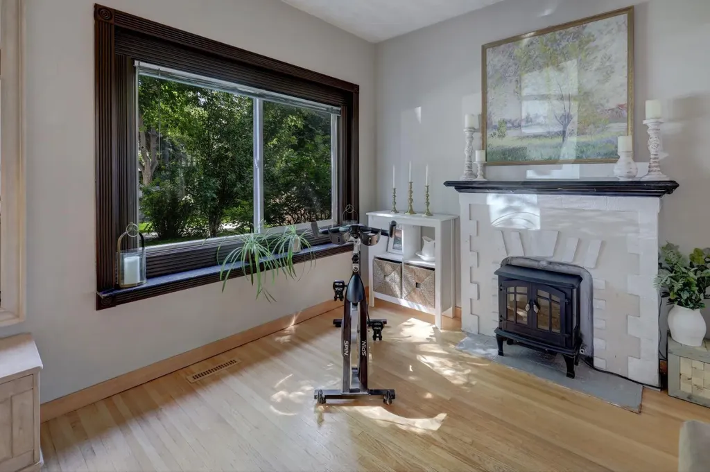 508 9 Street NE Calgary AB T2E 4K5