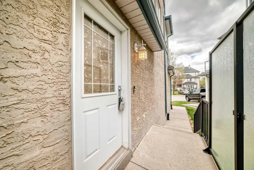 156 Simcoe Place SW Calgary AB T3H 0X7