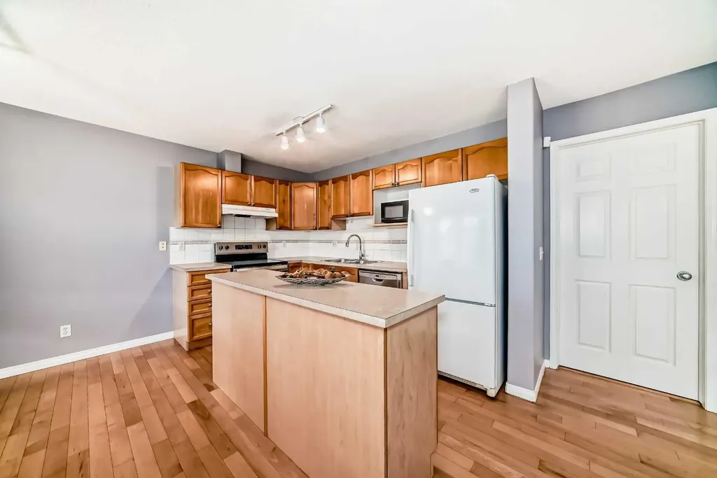 156 Simcoe Place SW Calgary AB T3H 0X7