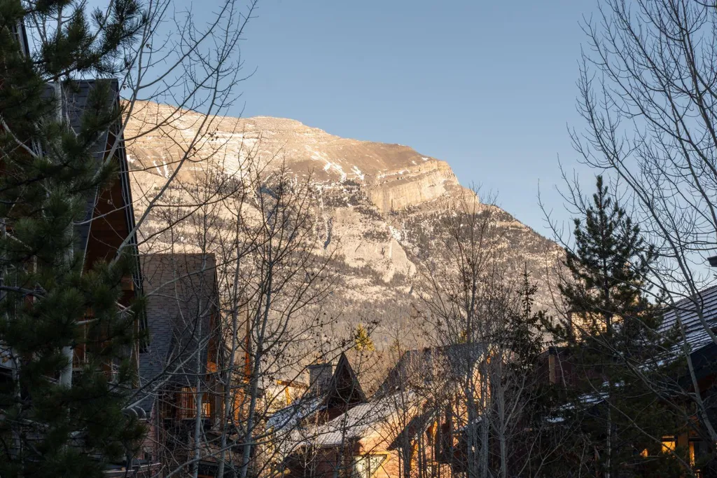 101B Stewart Creek Landing Canmore AB T1W 0E3