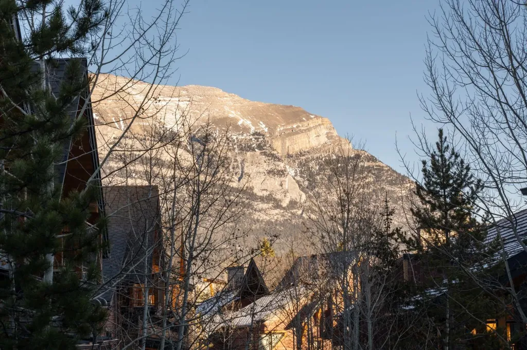 101B Stewart Creek Landing Canmore AB T1W 0E3
