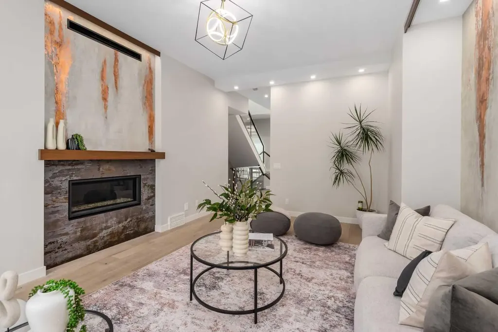 3218 14 Avenue SW Calgary AB T3C 0X3