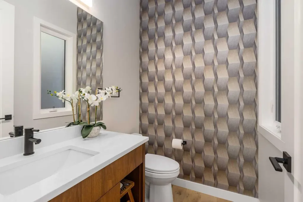 3218 14 Avenue SW Calgary AB T3C 0X3