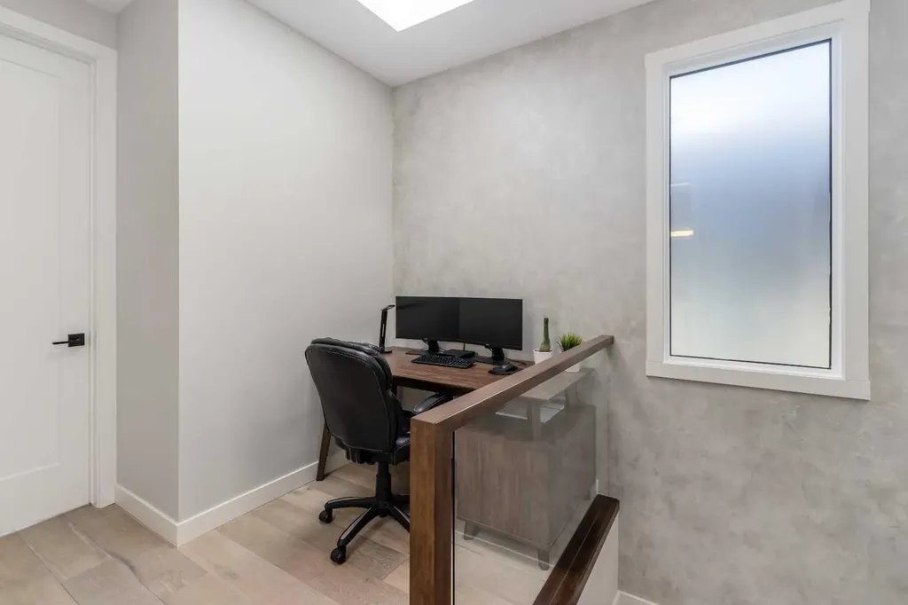 3218 14 Avenue SW Calgary AB T3C 0X3