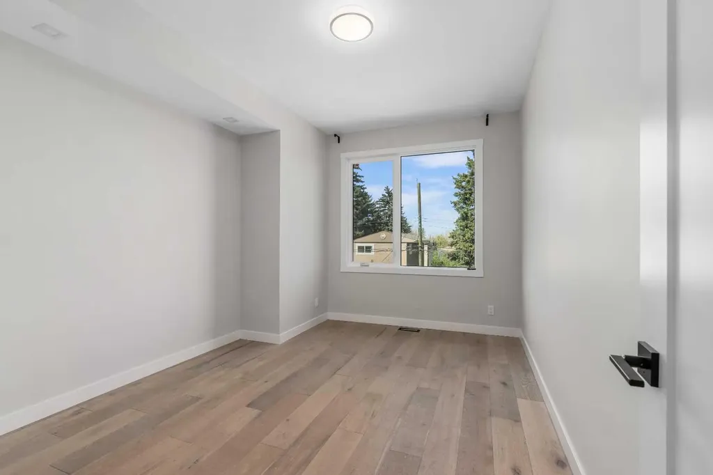 3218 14 Avenue SW Calgary AB T3C 0X3