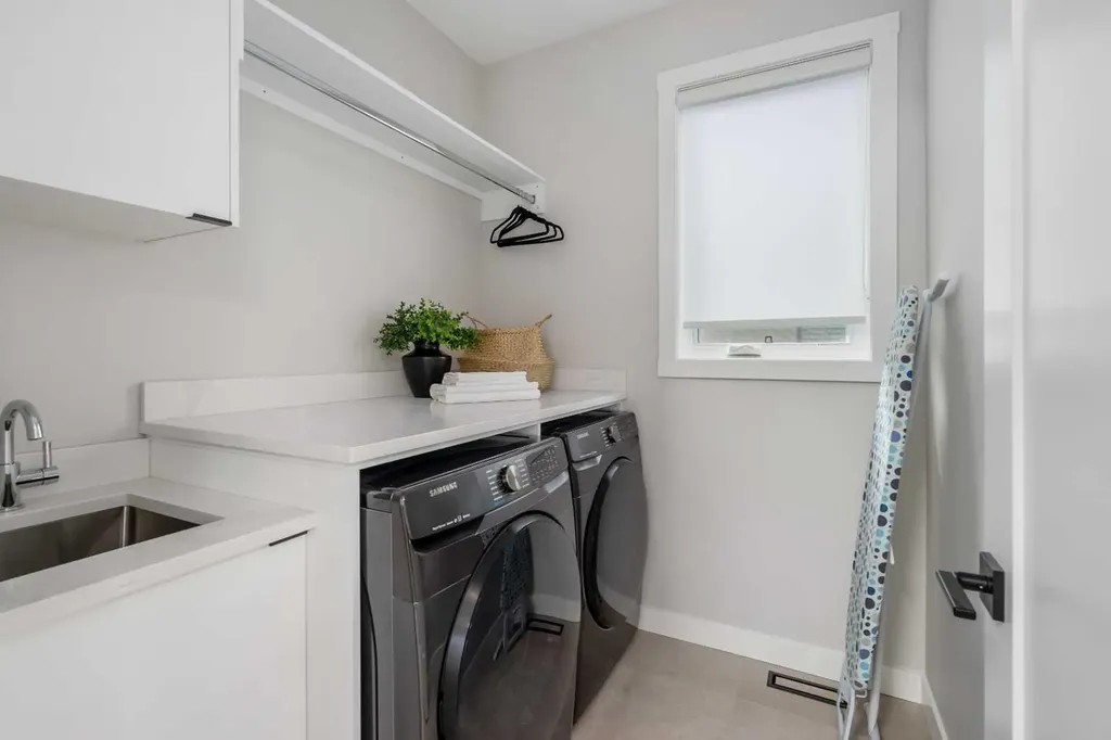 3218 14 Avenue SW Calgary AB T3C 0X3