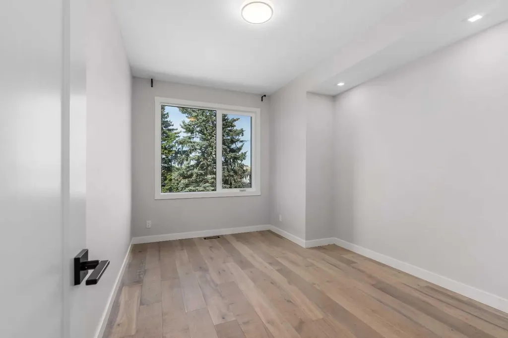 3218 14 Avenue SW Calgary AB T3C 0X3