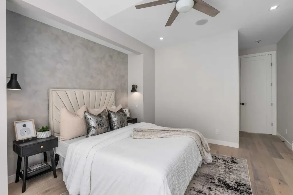 3218 14 Avenue SW Calgary AB T3C 0X3