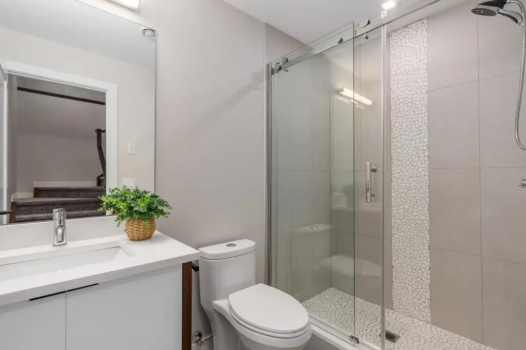 3218 14 Avenue SW Calgary AB T3C 0X3