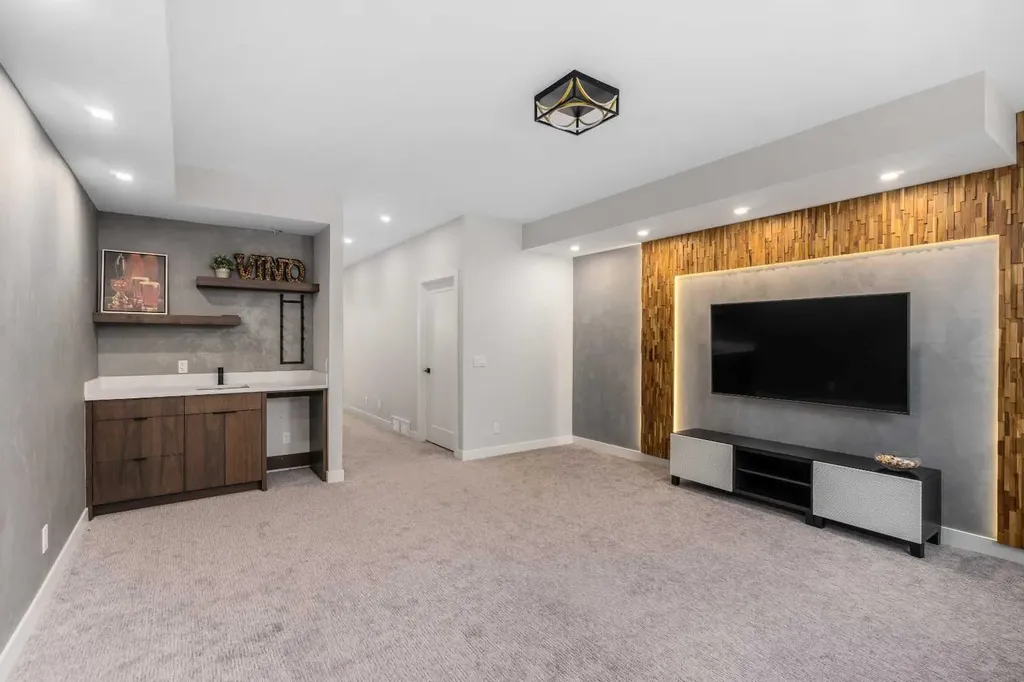 3218 14 Avenue SW Calgary AB T3C 0X3