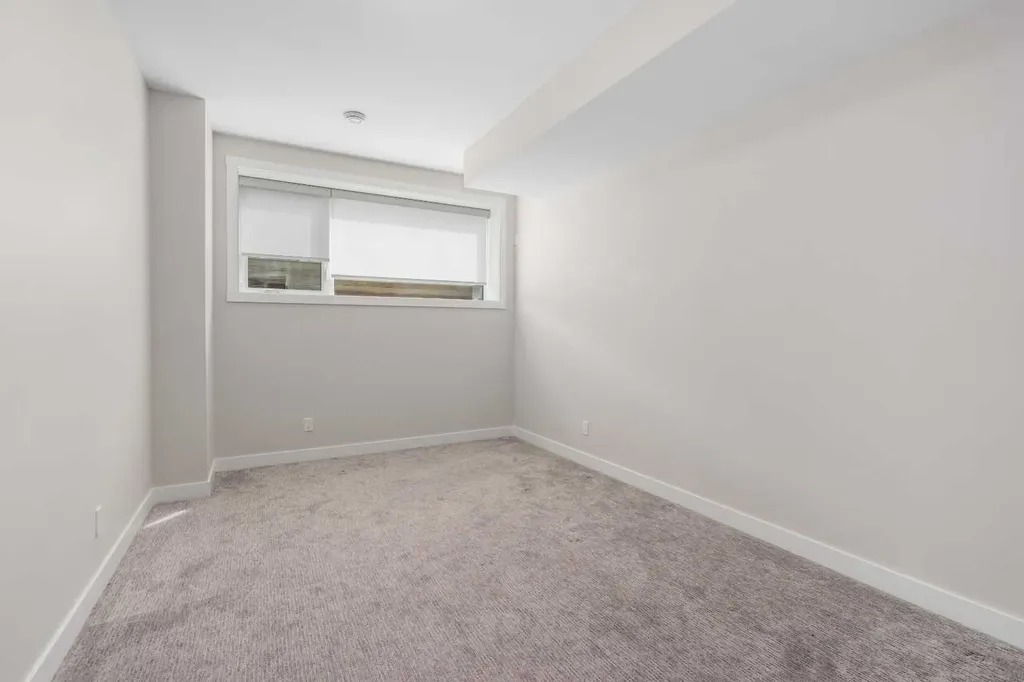 3218 14 Avenue SW Calgary AB T3C 0X3