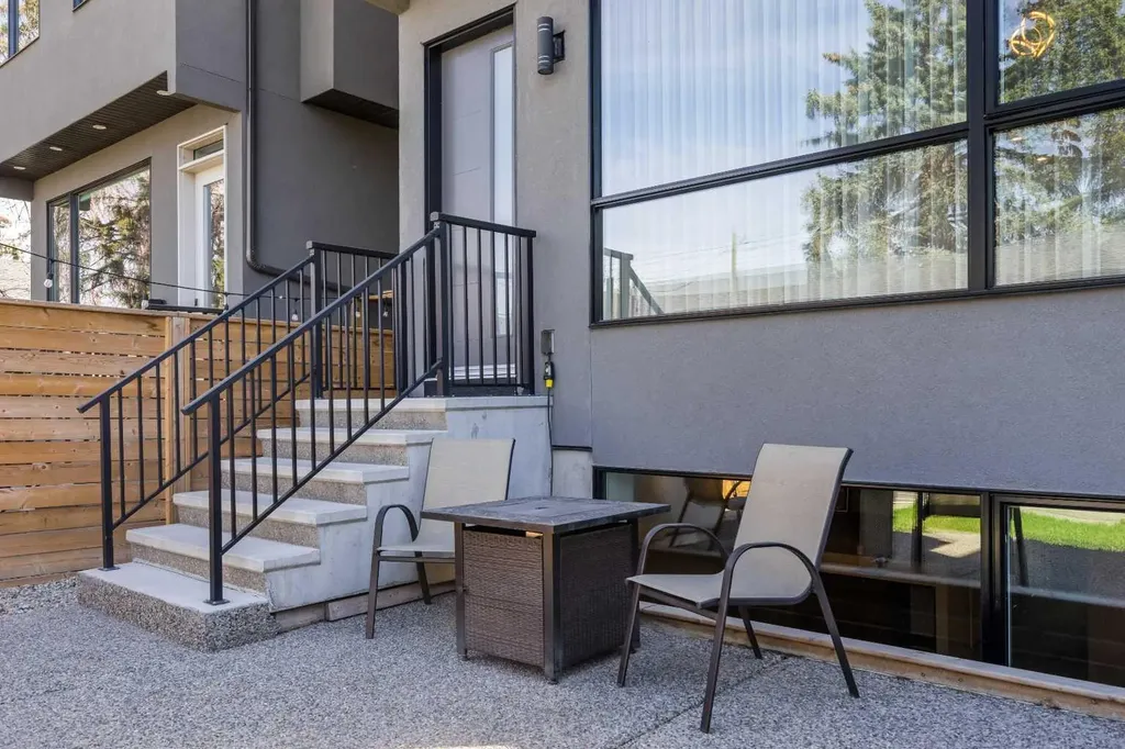 3218 14 Avenue SW Calgary AB T3C 0X3