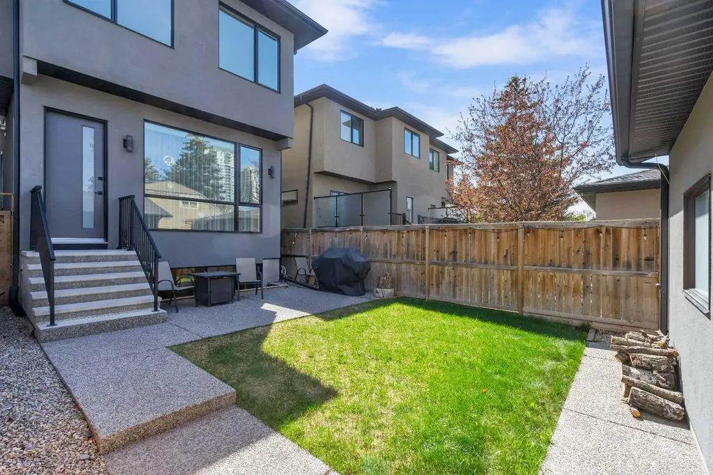 3218 14 Avenue SW Calgary AB T3C 0X3