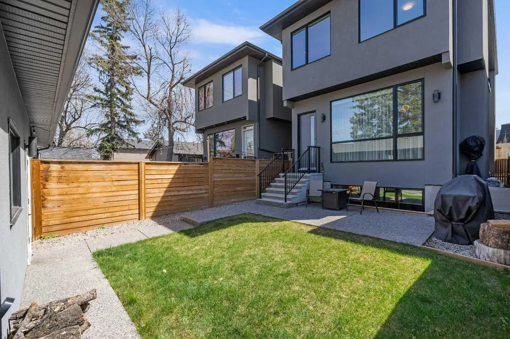 3218 14 Avenue SW Calgary AB T3C 0X3