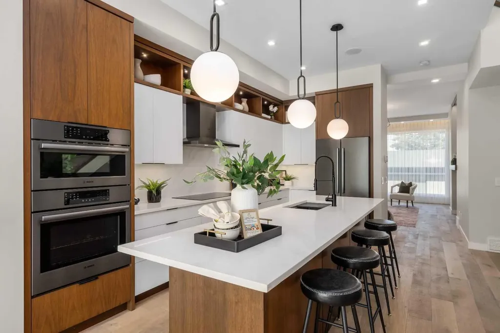 3218 14 Avenue SW Calgary AB T3C 0X3