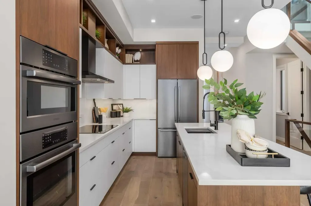 3218 14 Avenue SW Calgary AB T3C 0X3