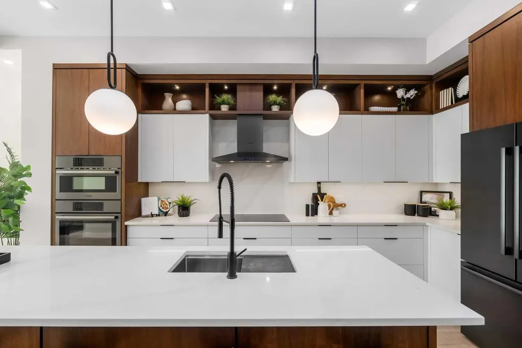 3218 14 Avenue SW Calgary AB T3C 0X3