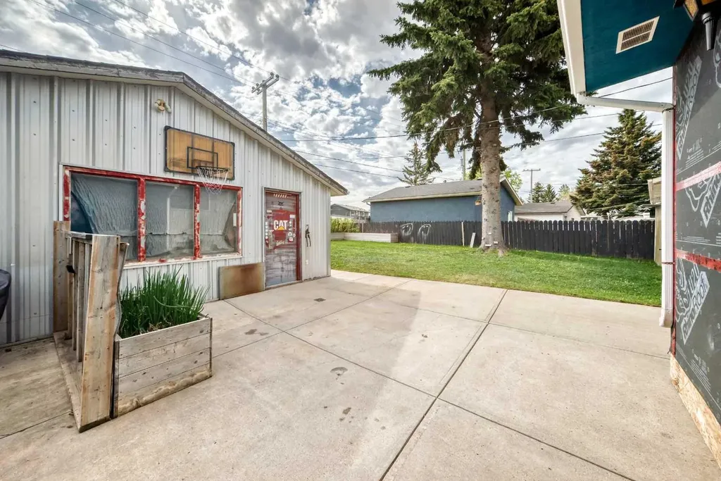 1308 Pensacola Way SE Calgary AB T2A 2H2