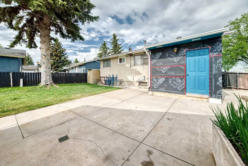 1308 Pensacola Way SE Calgary AB T2A 2H2