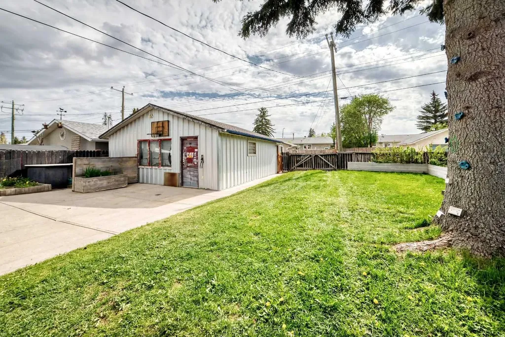 1308 Pensacola Way SE Calgary AB T2A 2H2