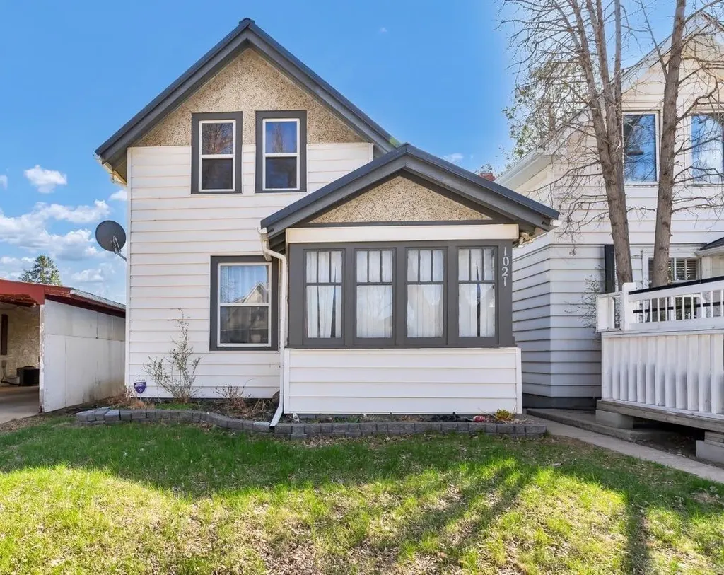 1021 Balmoral Street Medicine Hat AB T1A0X3