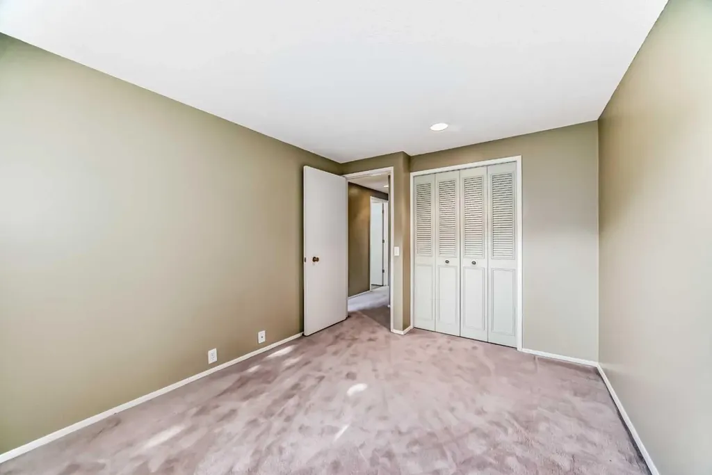 3302 50 Street NW Calgary AB T3A2C6