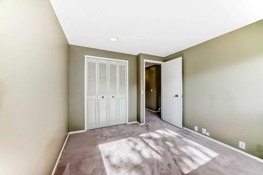 3302 50 Street NW Calgary AB T3A2C6