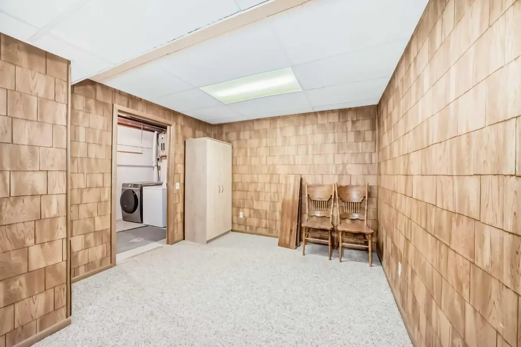 3302 50 Street NW Calgary AB T3A2C6