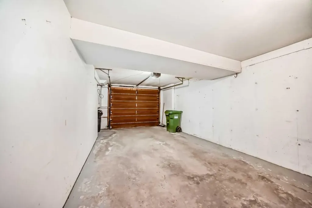 3302 50 Street NW Calgary AB T3A2C6