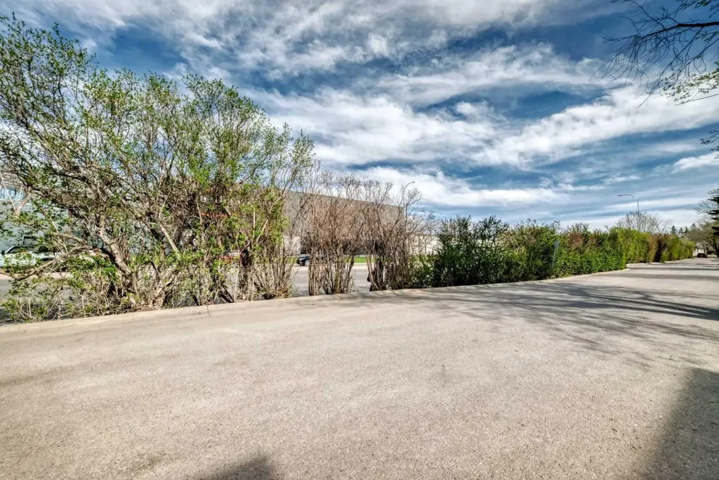 3302 50 Street NW Calgary AB T3A2C6