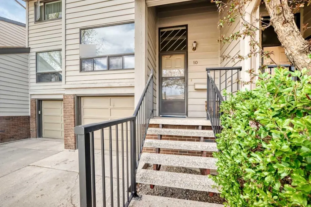3302 50 Street NW Calgary AB T3A2C6