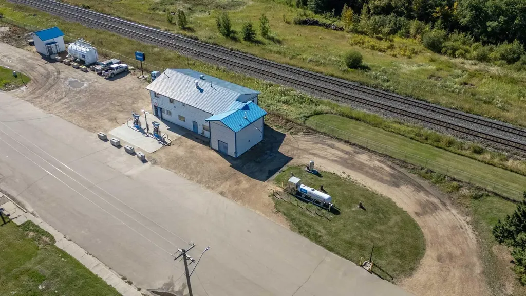 2 Railway Avenue N Hay Lakes AB T0B 1W0