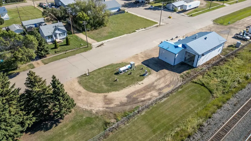 2 Railway Avenue N Hay Lakes AB T0B 1W0