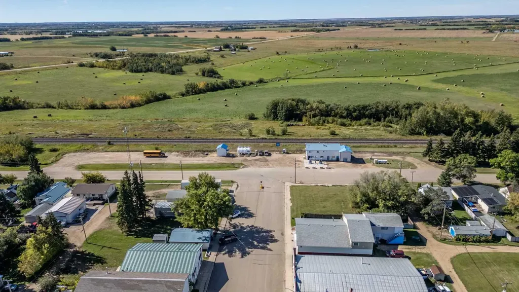 2 Railway Avenue N Hay Lakes AB T0B 1W0