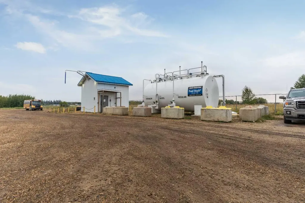 2 Railway Avenue N Hay Lakes AB T0B 1W0
