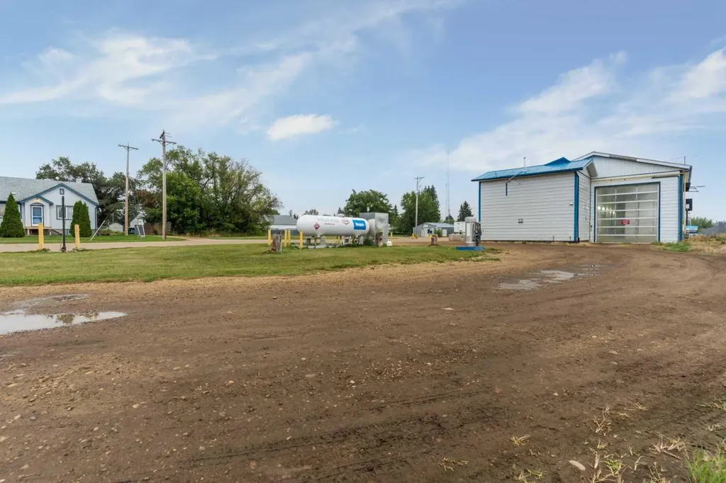 2 Railway Avenue N Hay Lakes AB T0B 1W0