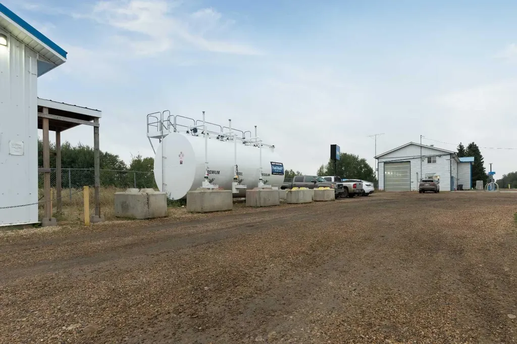 2 Railway Avenue N Hay Lakes AB T0B 1W0