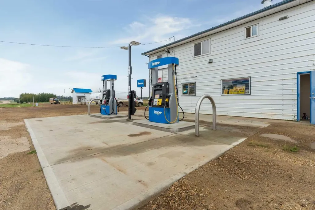 2 Railway Avenue N Hay Lakes AB T0B 1W0