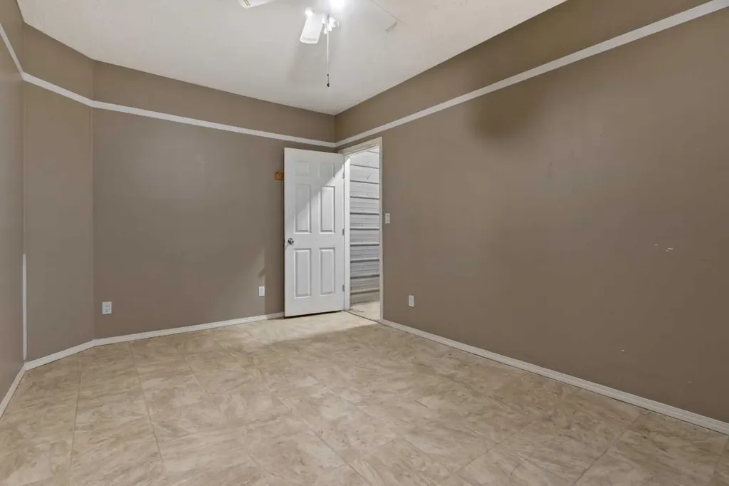 2 Railway Avenue N Hay Lakes AB T0B 1W0