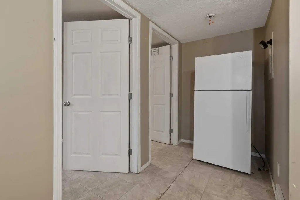2 Railway Avenue N Hay Lakes AB T0B 1W0