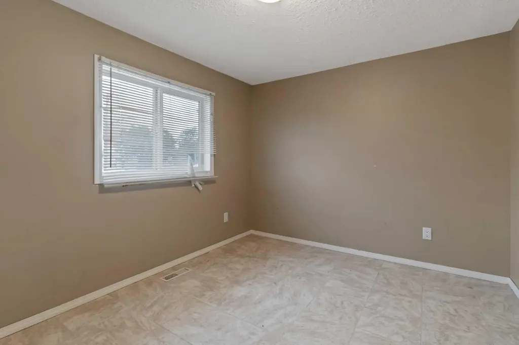 2 Railway Avenue N Hay Lakes AB T0B 1W0