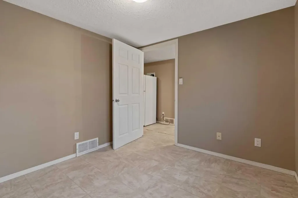 2 Railway Avenue N Hay Lakes AB T0B 1W0